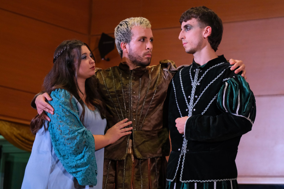 versione speciale dell’Amleto shakespeariano interpretata dalle studentesse e dagli studenti di Storia del Teatro Inglese