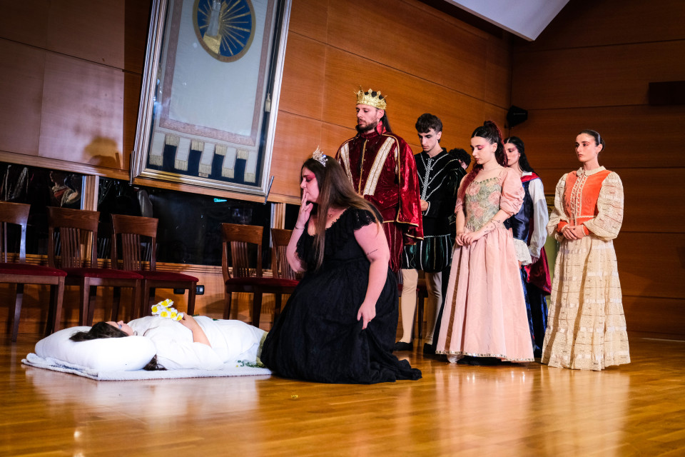 versione speciale dell’Amleto shakespeariano interpretata dalle studentesse e dagli studenti di Storia del Teatro Inglese