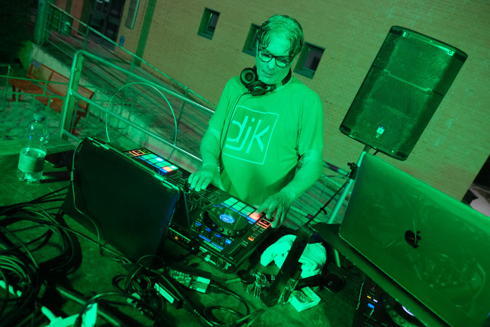 Dj, serata 𝗧𝗵𝗮𝗻𝗸 𝗚𝗼𝗱 𝗜𝘁'𝘀 𝗙𝗿𝗶𝗱𝗮𝘆 𝟮𝟬𝟮𝟰