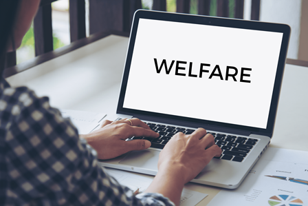 Portatile con scritta sul display WELFARE