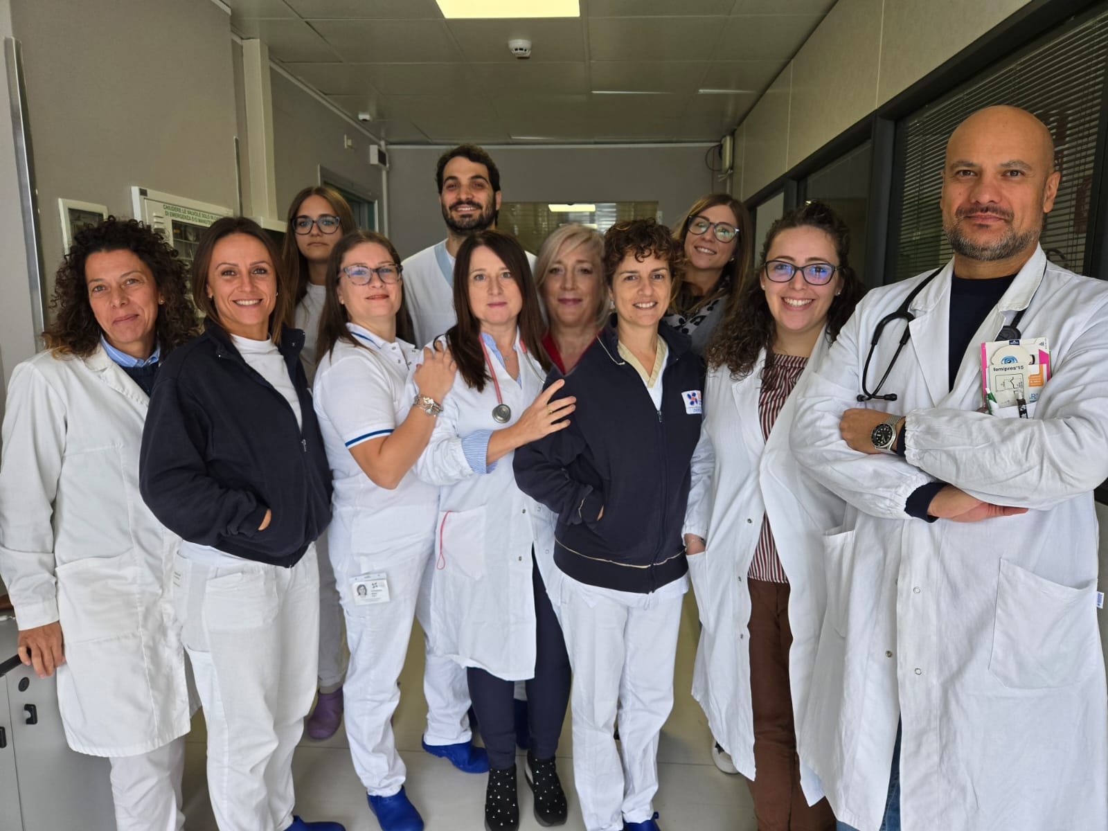 Foto 1 - Il dott. Pietro Ripani (primo a destra) con il personale del Centro Regionale Fibrosi Cistica dell’ospedale San Liberatore di Atri