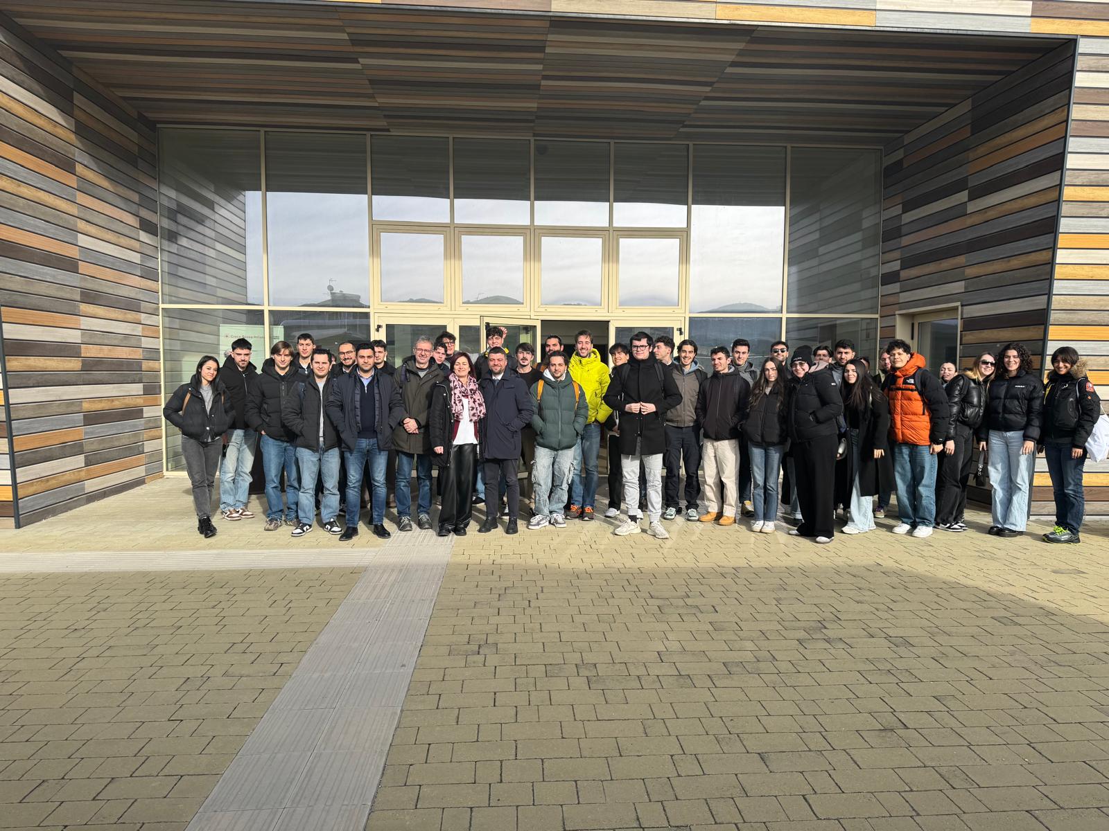 Gli studenti della d'Annunzio davanti all'Auditorium della Laga