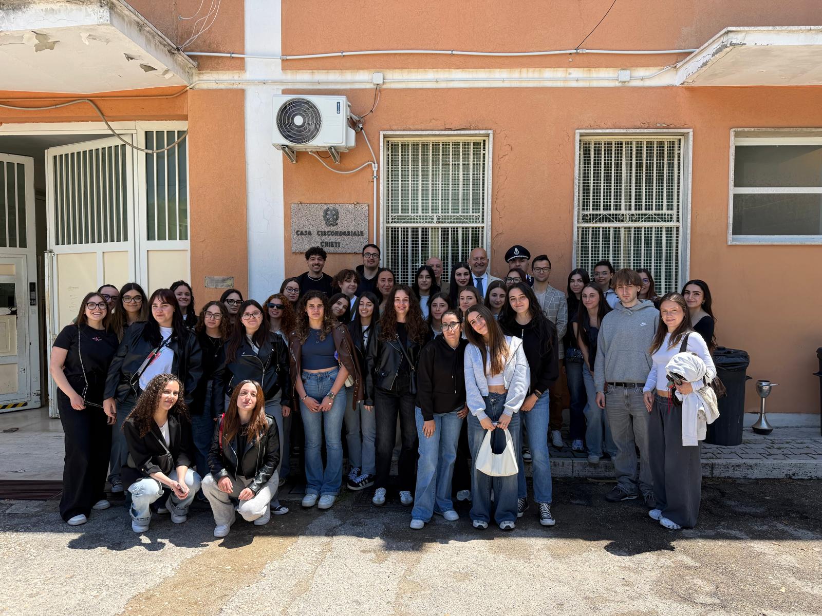 Foto - Visita studenti della d'Annunzio alla Casa circondariale di Chieti 