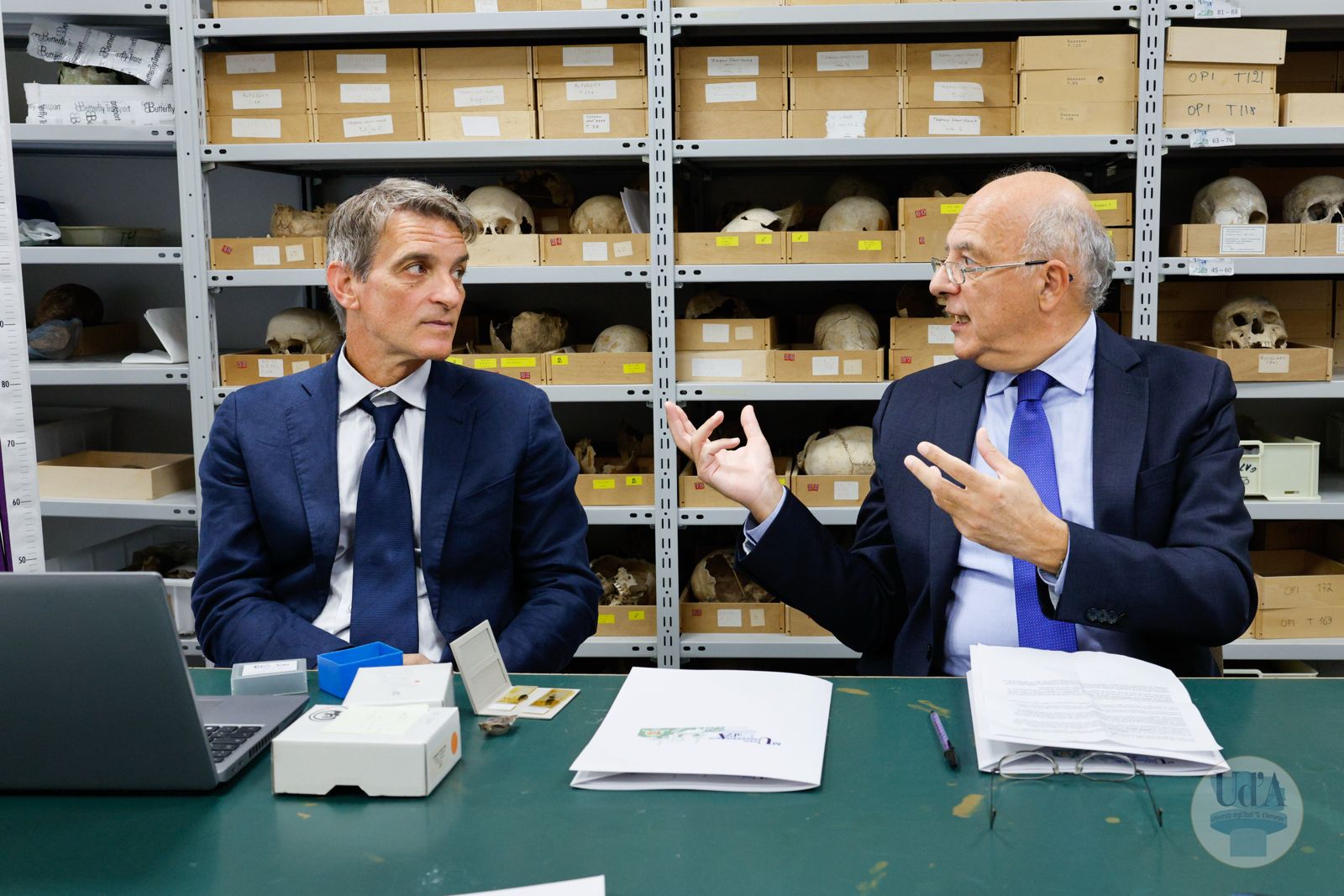 Foto - a sx Prof. D'Aanstasio - a dx Prorettore Catenacci