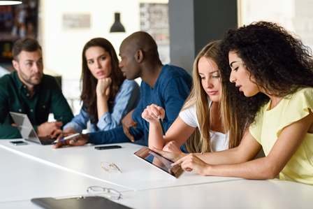 Studenti che studiano