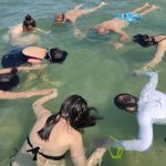 mare con bagnanti